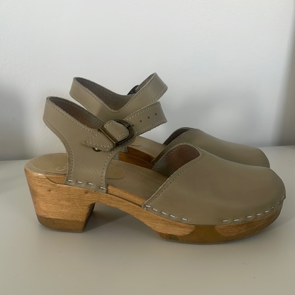 Sven Clogs Mary Jane Bendable Base